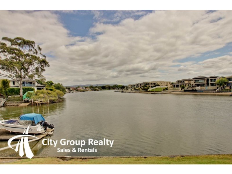 20 River Cr, Broadbeach Waters QLD 4218