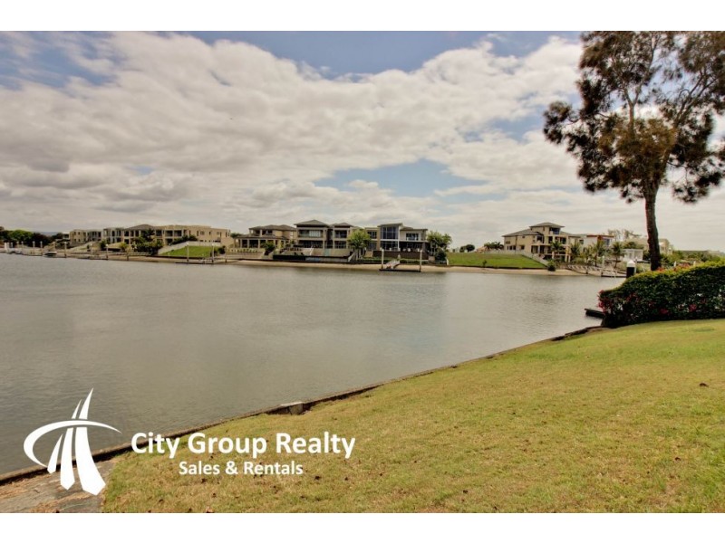 20 River Cr, Broadbeach Waters QLD 4218