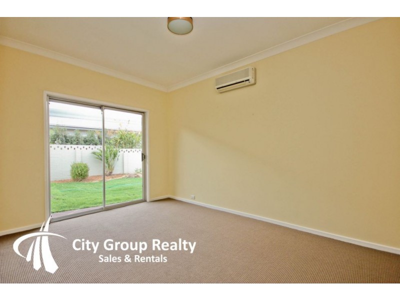 20 River Cr, Broadbeach Waters QLD 4218