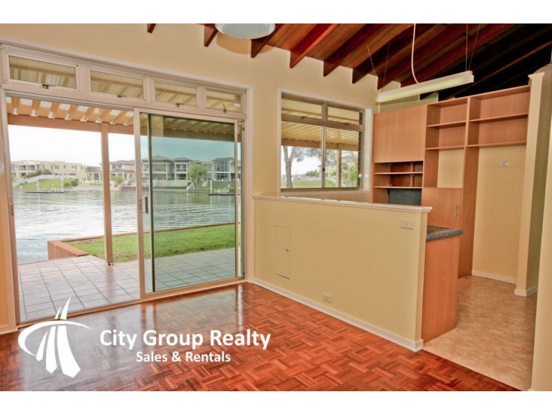 20 River Cr, Broadbeach Waters QLD 4218