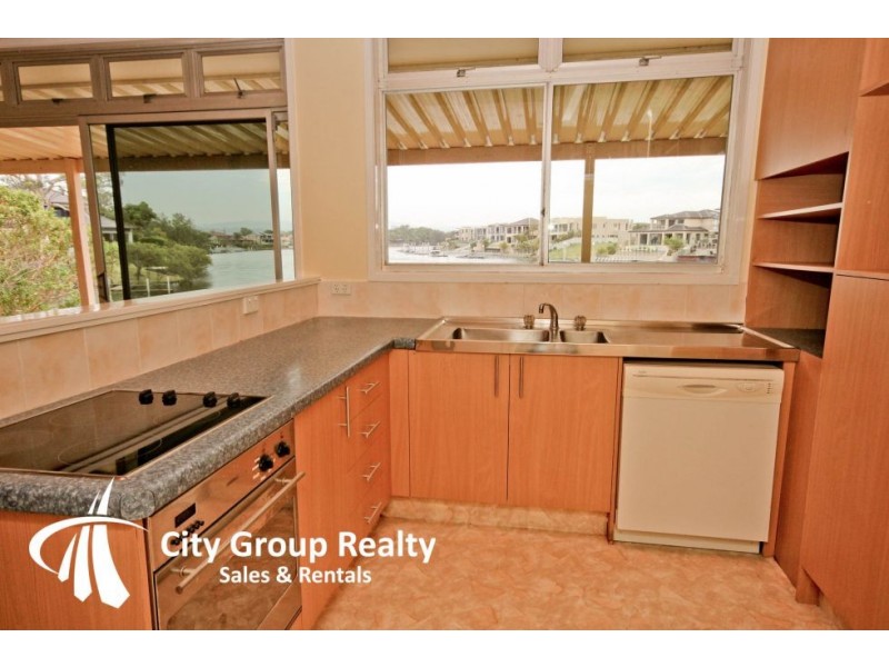 20 River Cr, Broadbeach Waters QLD 4218