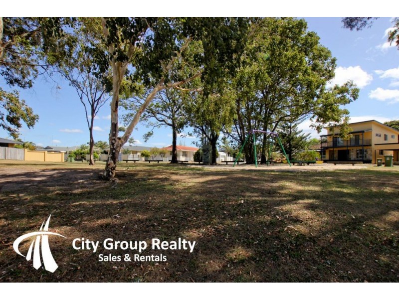 2 Dame Patti Avenue, Mermaid Waters QLD 4218