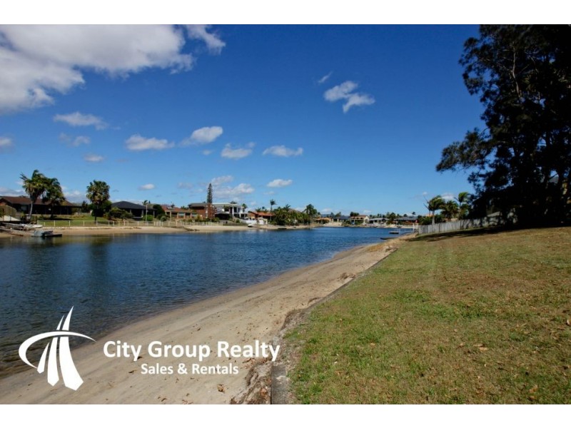 2 Dame Patti Avenue, Mermaid Waters QLD 4218