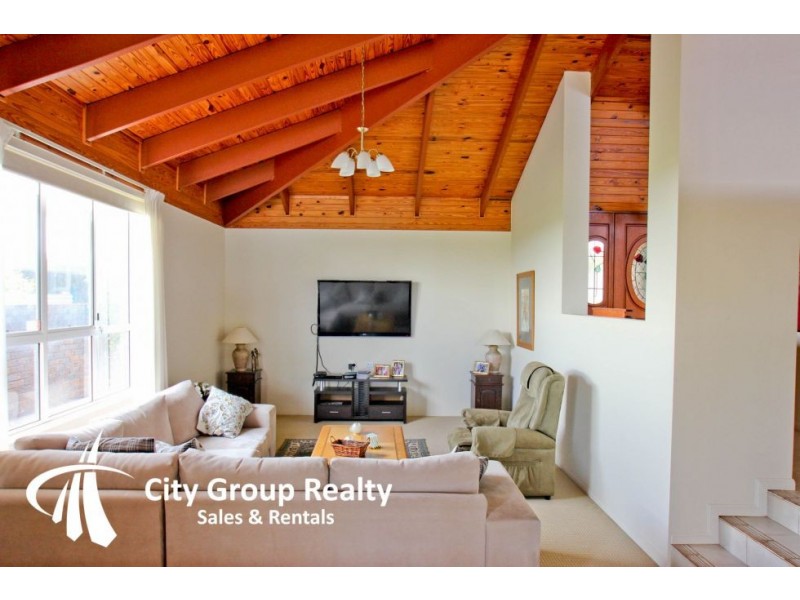 16 Sailaway Street, Mermaid Waters QLD 4218