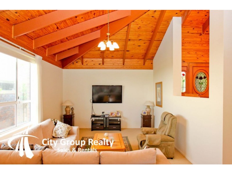 16 Sailaway Street, Mermaid Waters QLD 4218