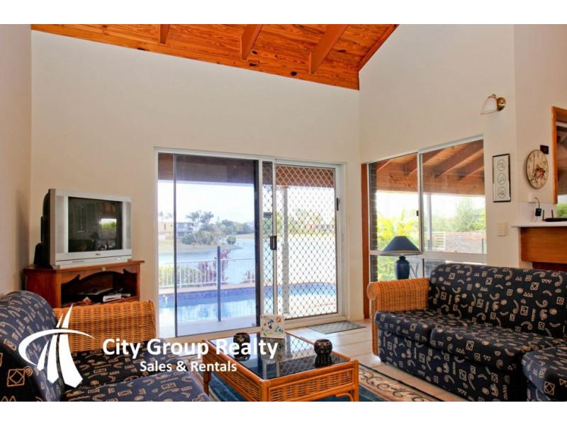 16 Sailaway Street, Mermaid Waters QLD 4218