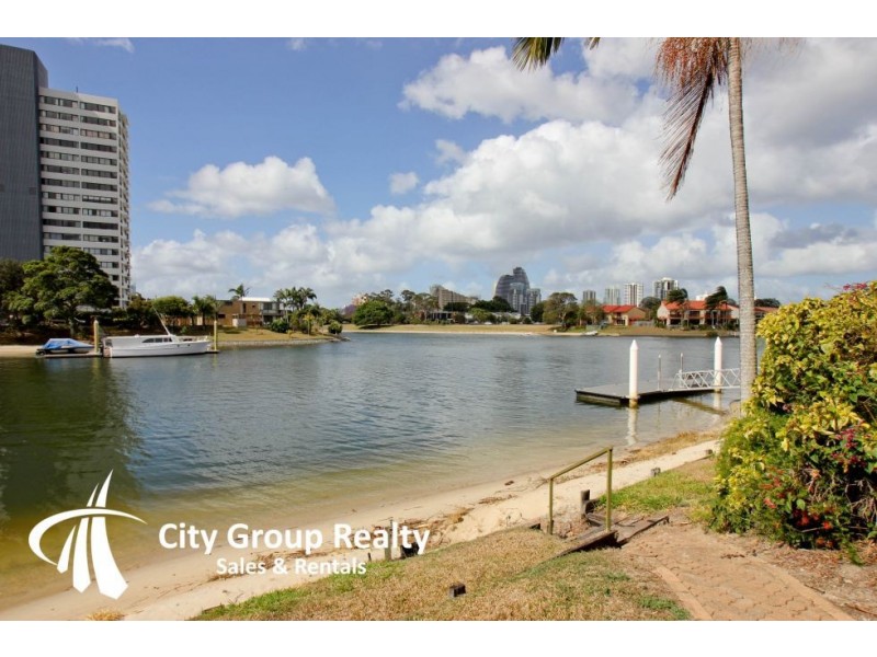 16 Sailaway Street, Mermaid Waters QLD 4218