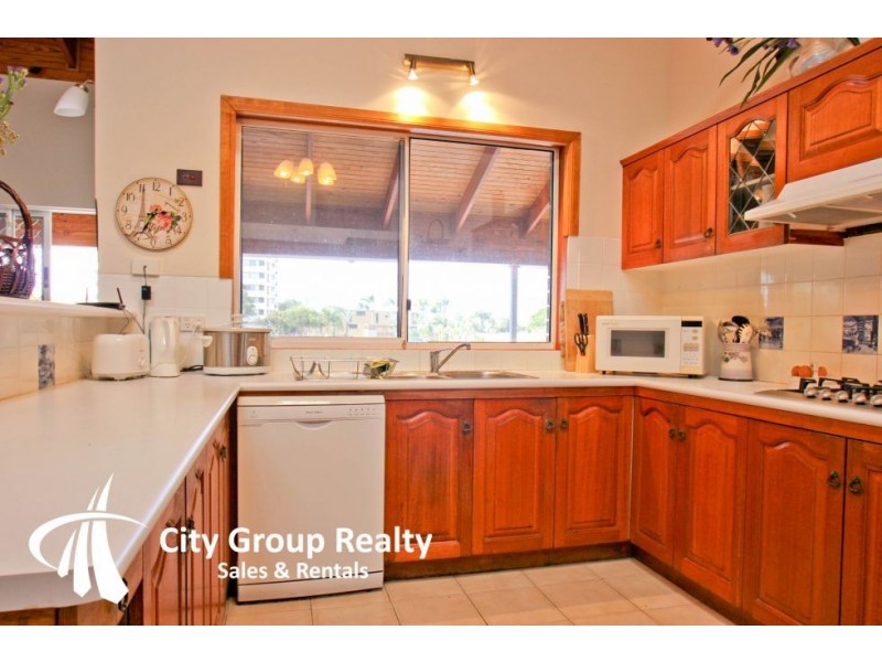 16 Sailaway Street, Mermaid Waters QLD 4218