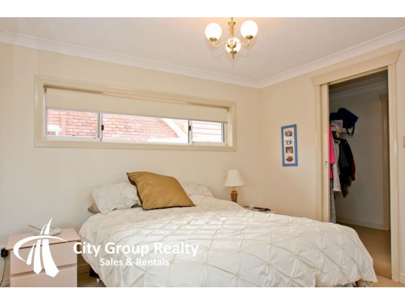 16 Sailaway Street, Mermaid Waters QLD 4218