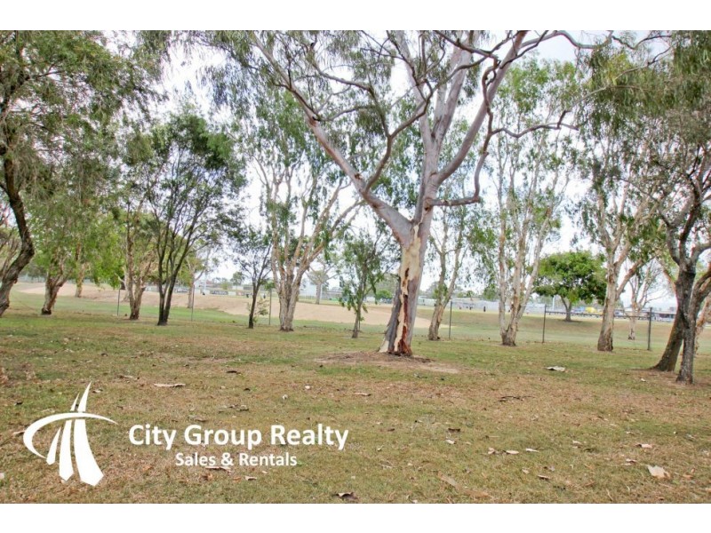 16 Sailaway Street, Mermaid Waters QLD 4218