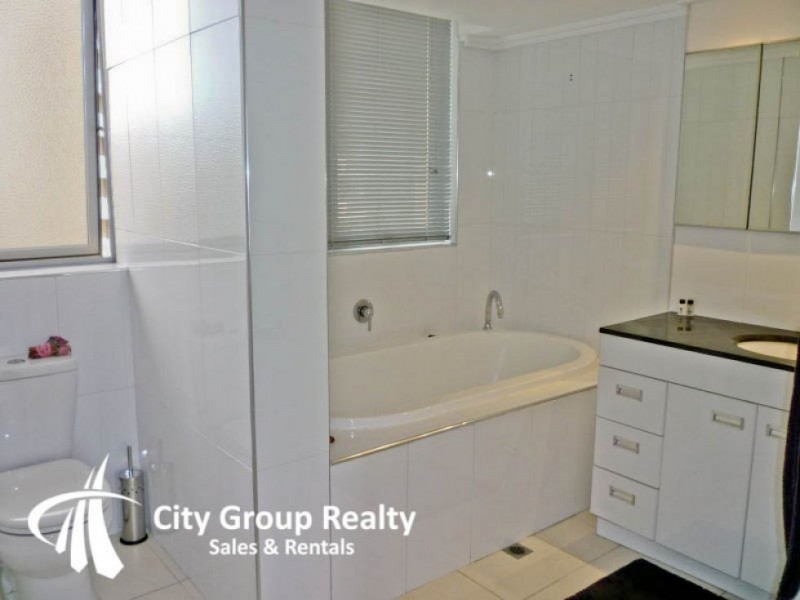 25 Northcliffe Tce, Surfers Paradise QLD 4217