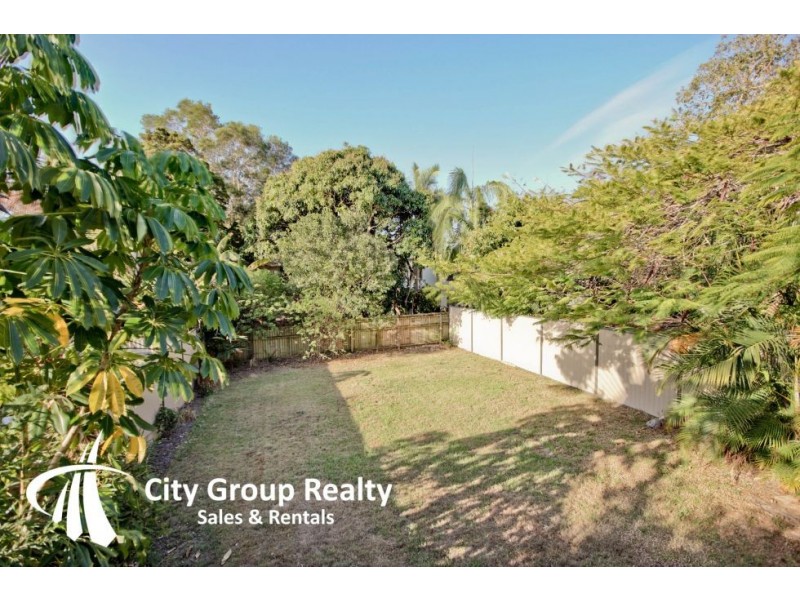 55 Pacific Ave, Miami QLD 4220