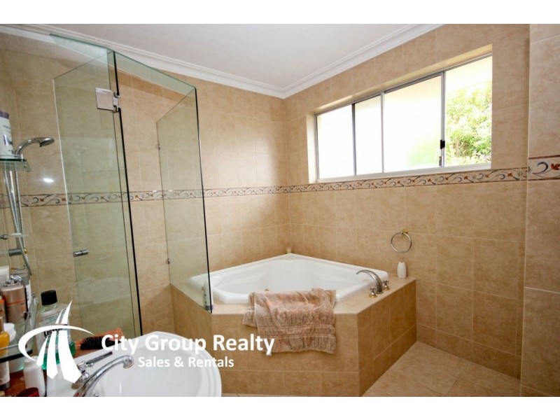 18 Kookaburra Cres, Surfers Paradise QLD 4217