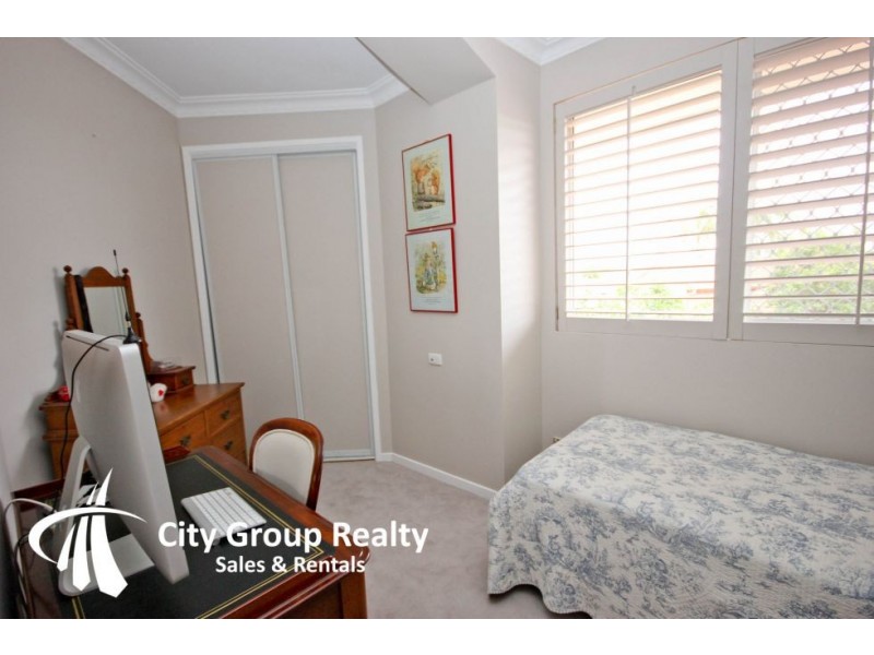 18 Kookaburra Cres, Surfers Paradise QLD 4217