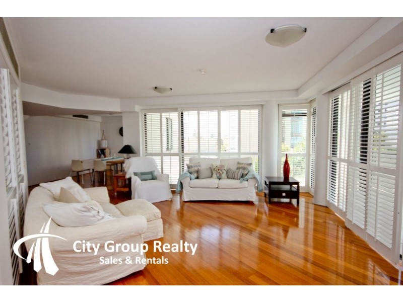 17 Peak Avenue, Main Beach QLD 4217