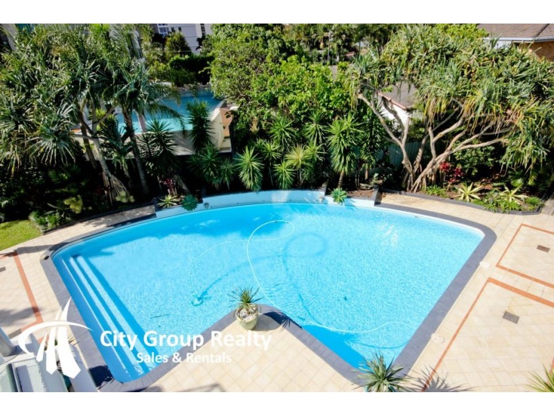 17 Peak Avenue, Main Beach QLD 4217