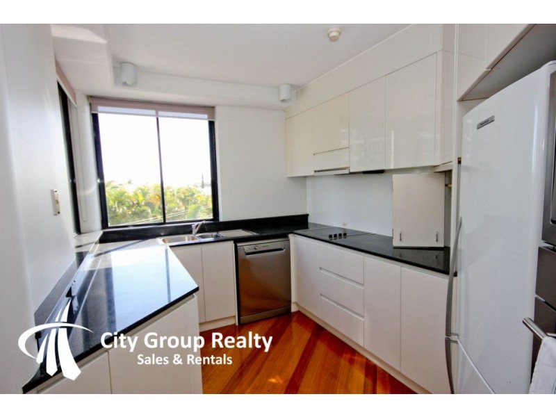 17 Peak Avenue, Main Beach QLD 4217