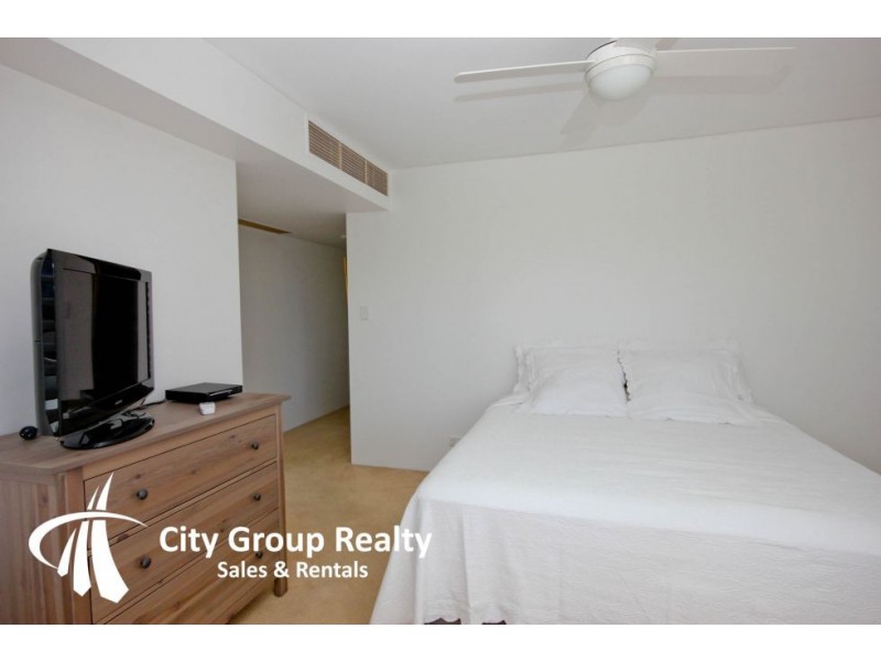 17 Peak Avenue, Main Beach QLD 4217