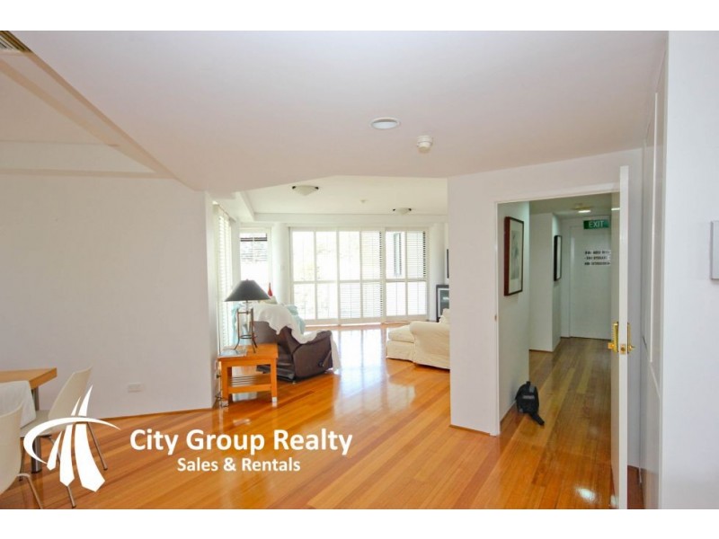 17 Peak Avenue, Main Beach QLD 4217