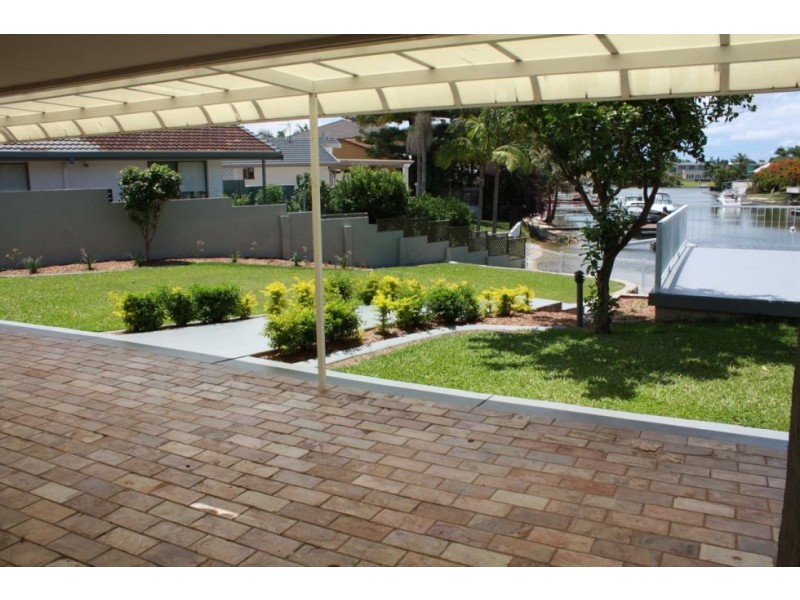 40 Cypress Drive, Broadbeach Waters QLD 4218