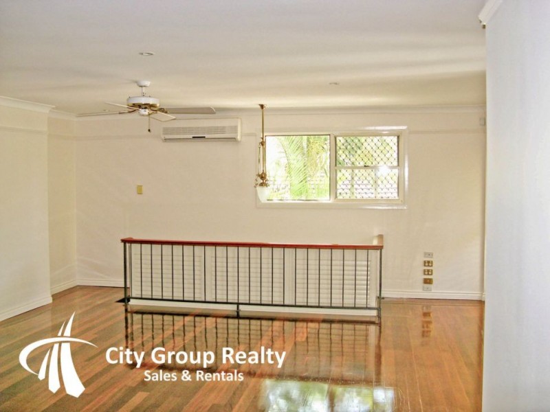 24 Gibraltar Dr, Isle Of Capri QLD 4217