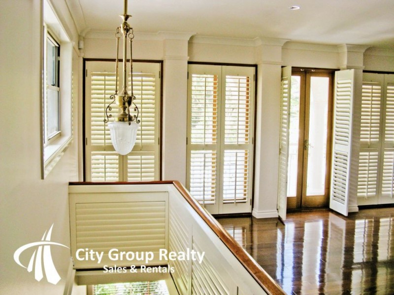 24 Gibraltar Dr, Isle Of Capri QLD 4217