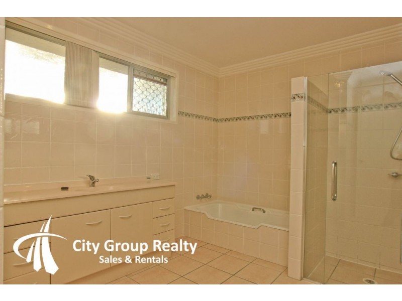 22 Beverly Cres, Broadbeach Waters QLD 4218