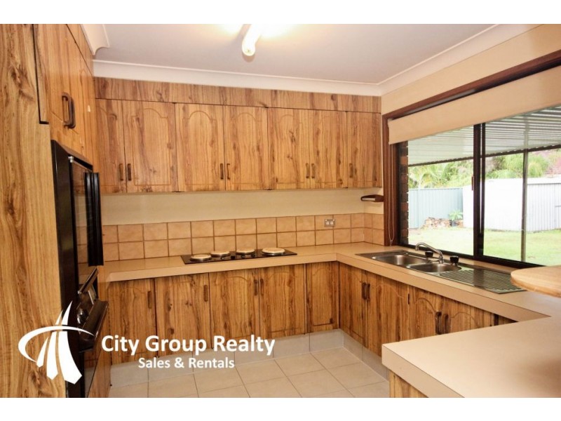 18 Redleaf Court, Burleigh Waters QLD 4220