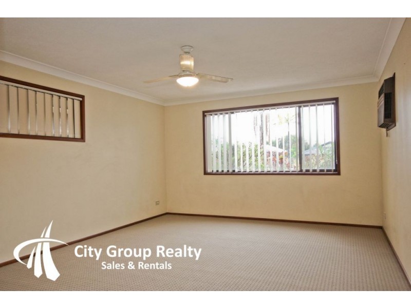 18 Redleaf Court, Burleigh Waters QLD 4220