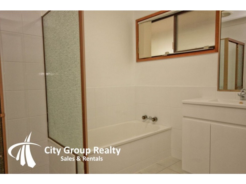 18 Redleaf Court, Burleigh Waters QLD 4220