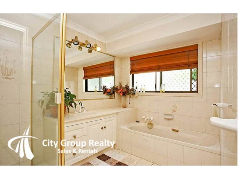 12 Argyle Cres, Sorrento QLD 4217