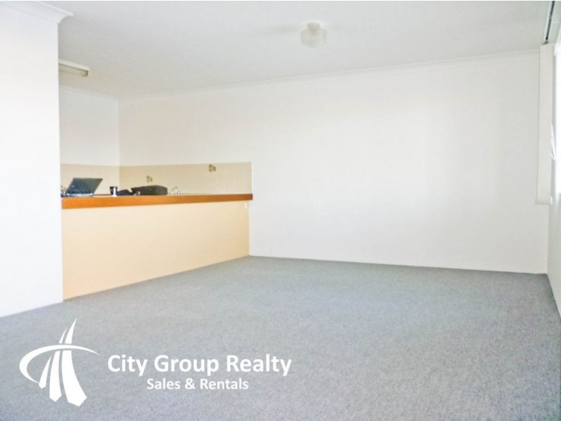 33 Duet Drive, Mermaid Waters QLD 4218