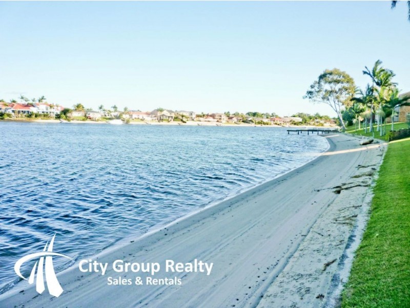 33 Duet Drive, Mermaid Waters QLD 4218