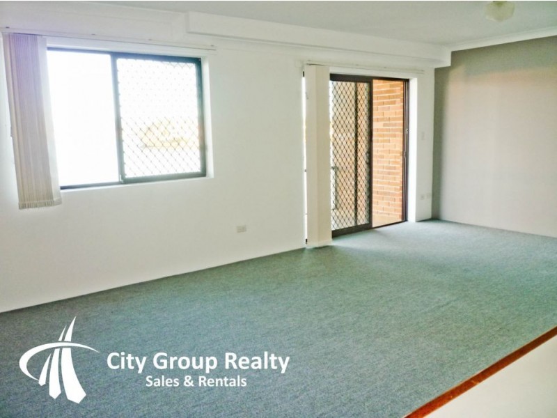 33 Duet Drive, Mermaid Waters QLD 4218