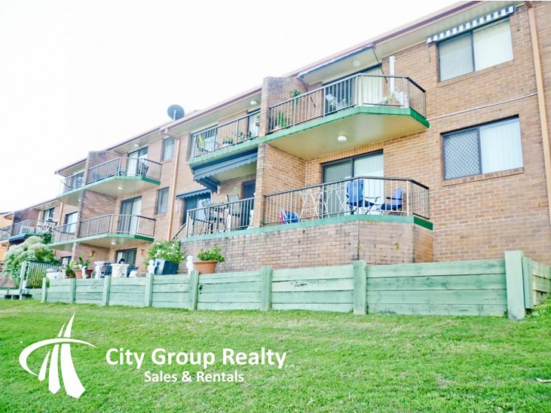 33 Duet Drive, Mermaid Waters QLD 4218