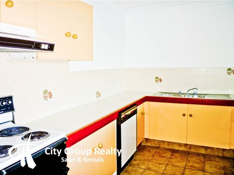 33 Duet Drive, Mermaid Waters QLD 4218