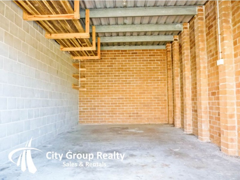 33 Duet Drive, Mermaid Waters QLD 4218