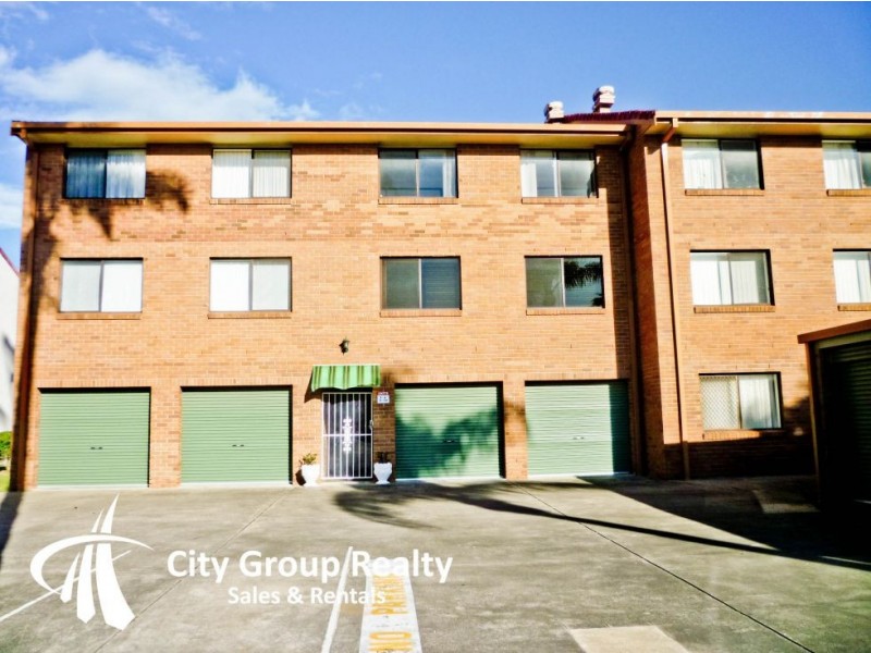 33 Duet Drive, Mermaid Waters QLD 4218