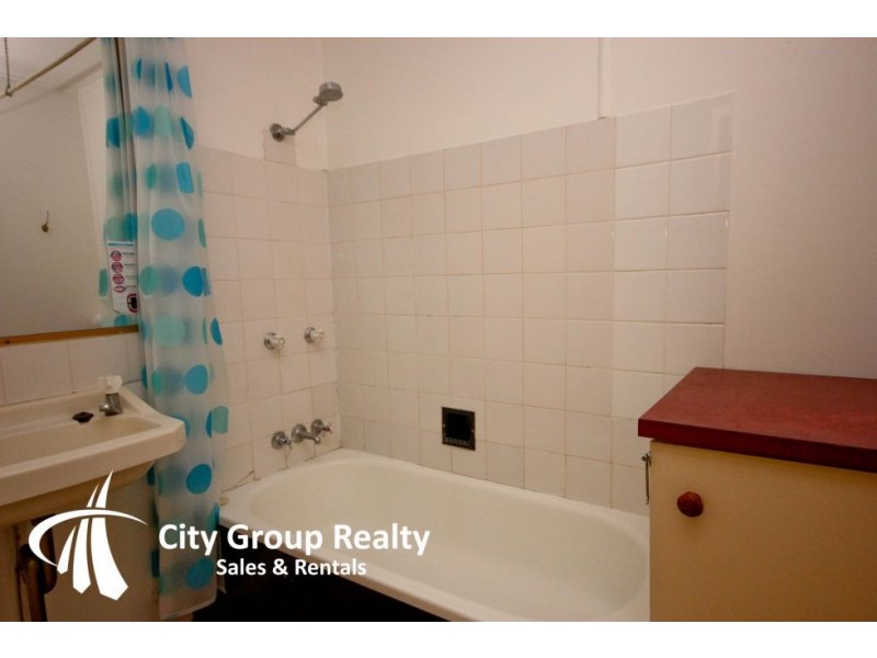 1/82 Eugaree Street, Southport QLD 4215