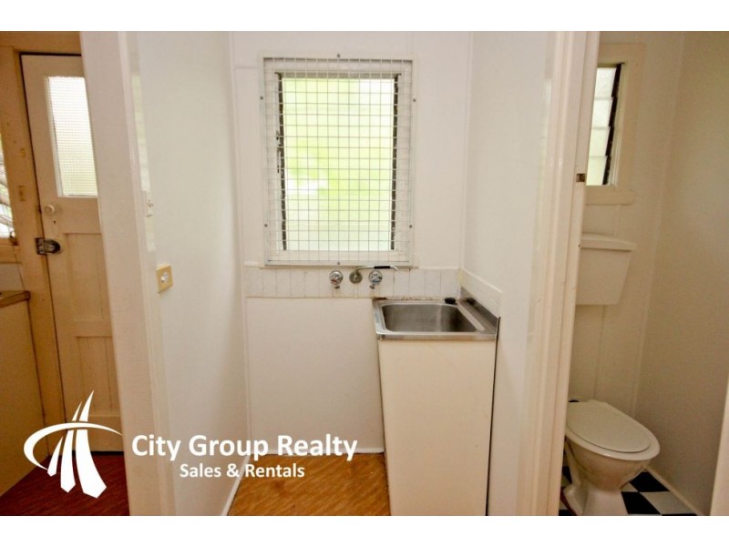 1/82 Eugaree Street, Southport QLD 4215