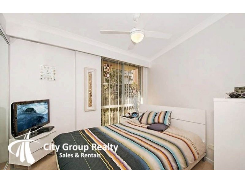 2 Federation Avenue, Broadbeach QLD 4218