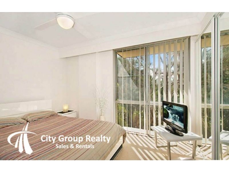 2 Federation Avenue, Broadbeach QLD 4218