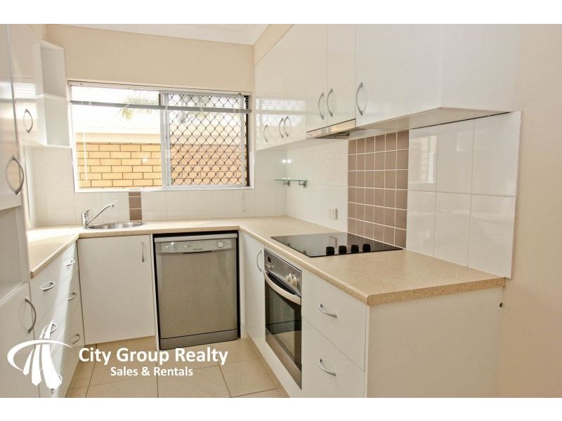 19 Sonia Street, Mermaid Waters QLD 4218