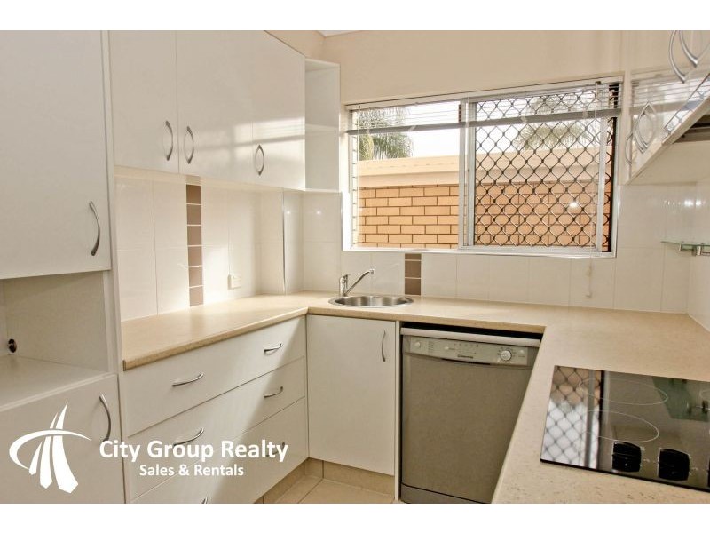 19 Sonia Street, Mermaid Waters QLD 4218