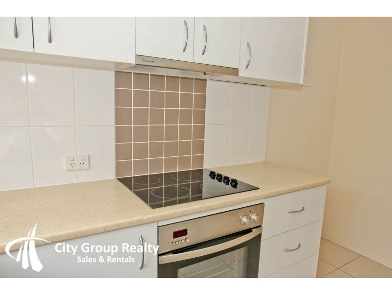 19 Sonia Street, Mermaid Waters QLD 4218