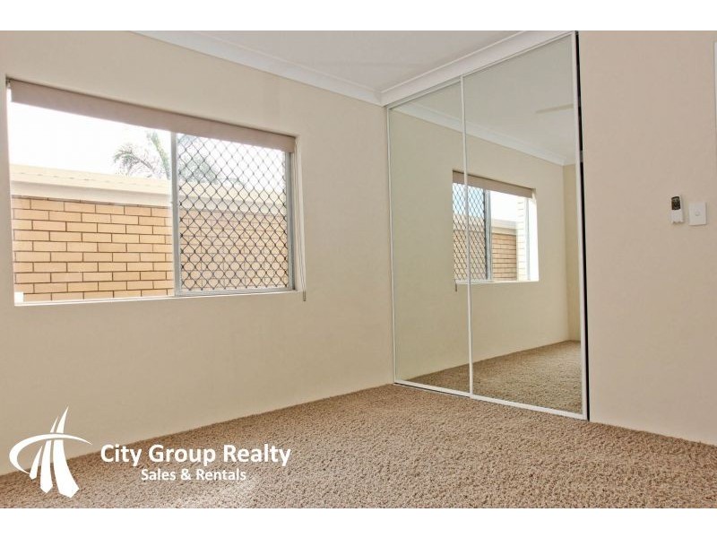 19 Sonia Street, Mermaid Waters QLD 4218