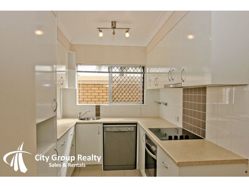 19 Sonia Street, Mermaid Waters QLD 4218