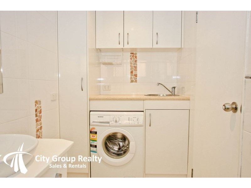 19 Sonia Street, Mermaid Waters QLD 4218