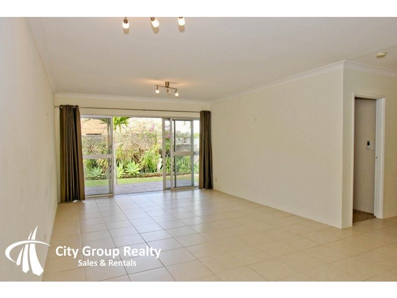 19 Sonia Street, Mermaid Waters QLD 4218