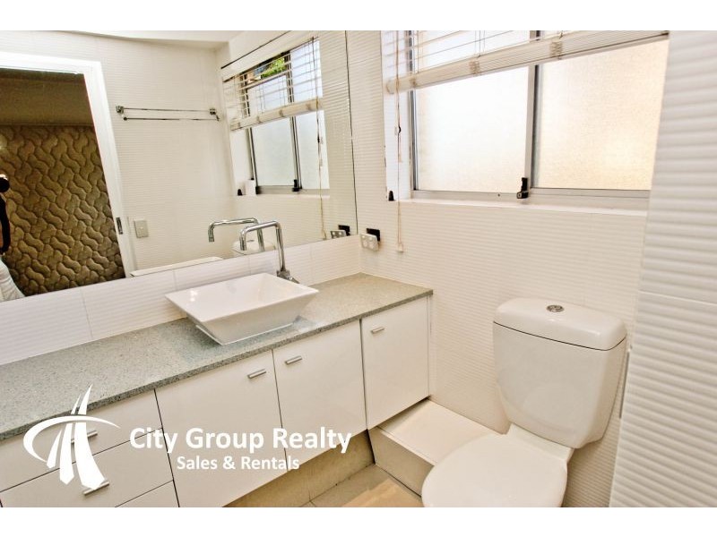 192 Ferny Avenue, Surfers Paradise QLD 4217